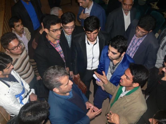 دکتر حسینی ، معاون دانشجویی دانشگاه در جمع صمیمی دانشجومعلمان پردیس شهیدان پاکنژاد یزد