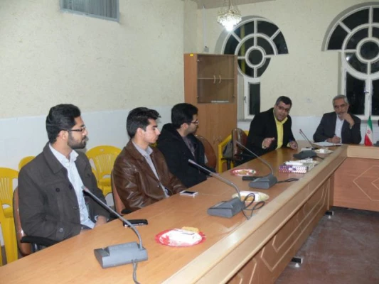 در راستای تبادل نظر و خردجمعی بین مسئولین و دانشجومعلمان:
برگزاری سومین جلسه شورای تعامل
 4