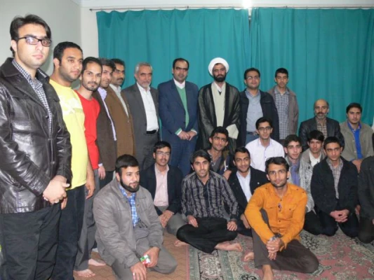 به مناسبت هفته وحدت :

دیدار مسئولین پردیس از خوابگاه های دانشجومعلمان اهل تسنن
 4