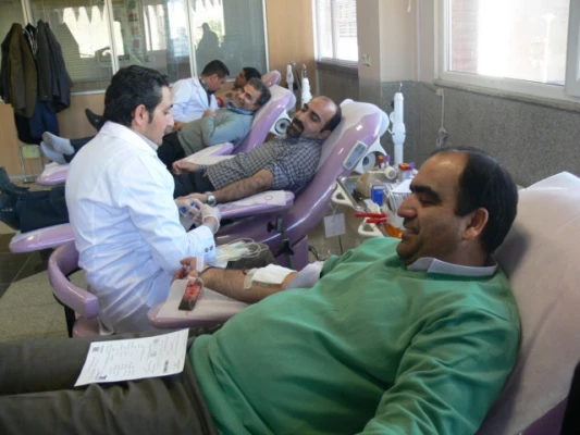 در دیدار سرپرست پردیس با مدیر کل انتقال خون یزد :

برگزاری دوره های آموزشی اهدای خون  5