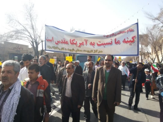 سرپرست، اساتید ، کارکنان و دانشجومعلمان پردیس  در مراسم راهپیمایی باشکوه ۲۲ بهمن حضور یافتند. 3