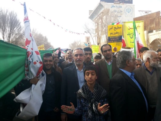 سرپرست، اساتید ، کارکنان و دانشجومعلمان پردیس  در مراسم راهپیمایی باشکوه ۲۲ بهمن حضور یافتند. 4