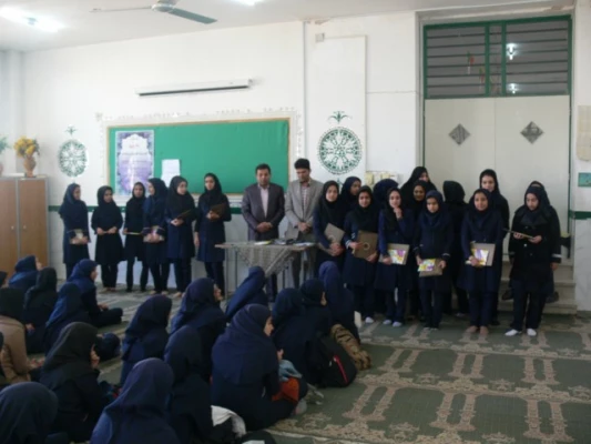 با حضور در دبیرستان دخترانه خلیلی :

تقدیر از گروه سرود دانش آموزی 4