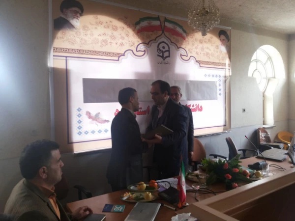 در جلسه ای صمیمی با حضور تمام همکاران:

تقدیر و سپاس از زحمات یک ساله این عزیزان در حوزه های مختلف 13