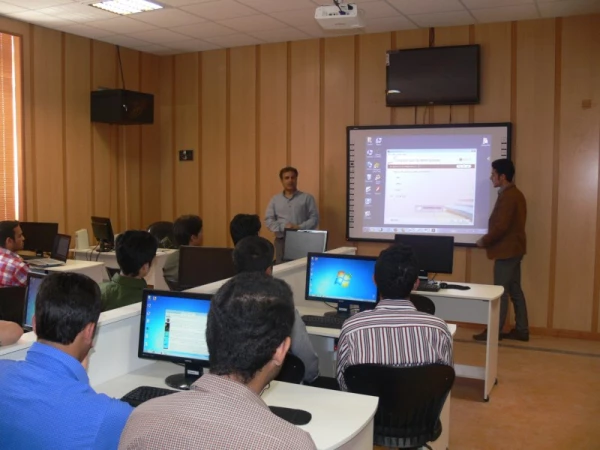 برگزاری دوره های کوتاه مدت  آموزشی IT در پردیس  3