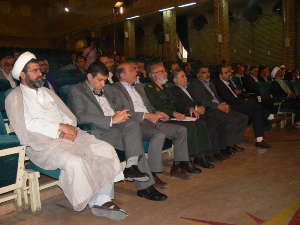 به میزبانی دانشگاه فرهنگیان یزد: 

جلسه تفسیر قرآن کریم ویژه مدیران ارشد استان با حضور آیت الله ناصری  4