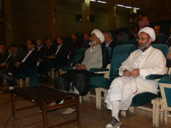 به میزبانی دانشگاه فرهنگیان یزد: 

جلسه تفسیر قرآن کریم ویژه مدیران ارشد استان با حضور آیت الله ناصری  6