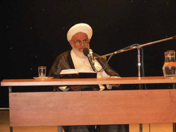 به میزبانی دانشگاه فرهنگیان یزد: 

جلسه تفسیر قرآن کریم ویژه مدیران ارشد استان با حضور آیت الله ناصری  7