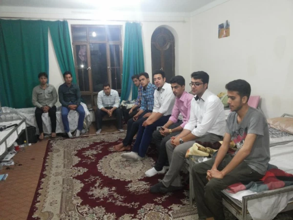 به مناسبت هفته آموزش و بزرگداشت مقام معلم:

بازدید جمعی از مسئولین دانشگاه از خوابگاه دانشجویی 
 3