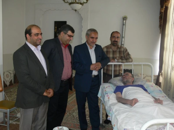 به مناسبت هفته آموزش و بزرگداشت مقام معلم :

عیادت از همکاران فرهنگی بیمار 
 6