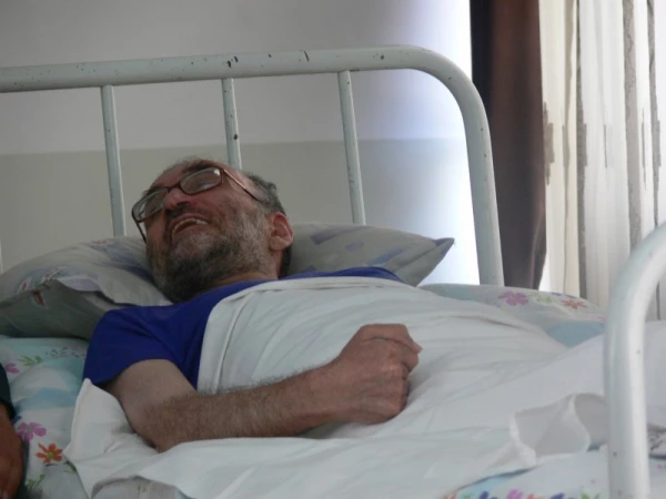 به مناسبت هفته آموزش و بزرگداشت مقام معلم :

عیادت از همکاران فرهنگی بیمار 
 7