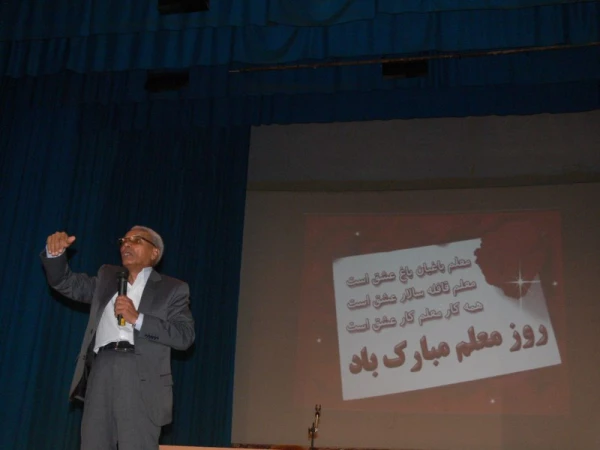 برگزاری مراسم در پردیس :

 به مناسبت هفته آموزش و بزرگداشت مقام معلم 10