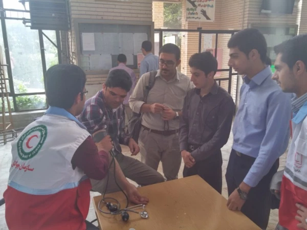 به مناسبت هفته هلال احمر :

مراسم تقدیر و تشکر از شورای اجرایی و اعضای فعال کانون هلال احمر پردیس 5