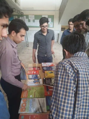 به مناسبت هفته آموزش:
برگزاری نمایشگاه کتاب ها و فیلم های آموزشی زبان انگلیسی در پردیس 4