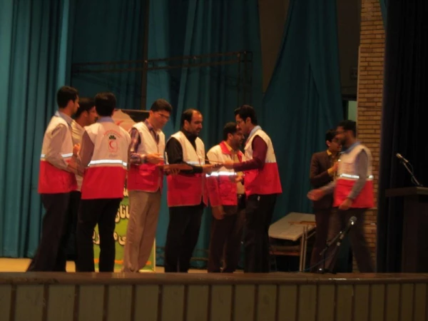 به مناسبت هفته هلال احمر :

مراسم تقدیر و تشکر از شورای اجرایی و اعضای فعال کانون هلال احمر پردیس 14