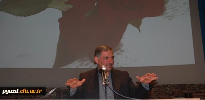 مدیرکل دفتر تالیف کتب درسی در جمع دانشجویان پردیس :

معلم باید خود یادگیرندگی را یاد بگیرد ، بعد از آن است که زایندگی شروع می شود.