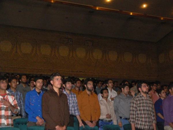 مدیرکل دفتر تالیف کتب درسی در جمع دانشجویان پردیس :

معلم باید خود یادگیرندگی را یاد بگیرد ، بعد از آن است که زایندگی شروع می شود. 2