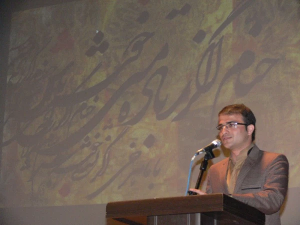 مدیرکل دفتر تالیف کتب درسی در جمع دانشجویان پردیس :

معلم باید خود یادگیرندگی را یاد بگیرد ، بعد از آن است که زایندگی شروع می شود. 3