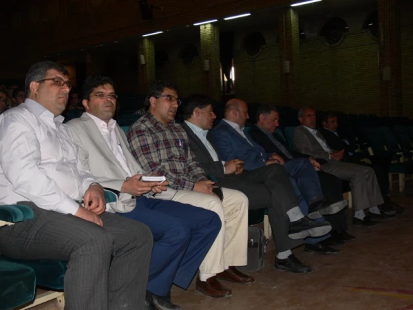 مدیرکل دفتر تالیف کتب درسی در جمع دانشجویان پردیس :

معلم باید خود یادگیرندگی را یاد بگیرد ، بعد از آن است که زایندگی شروع می شود. 7