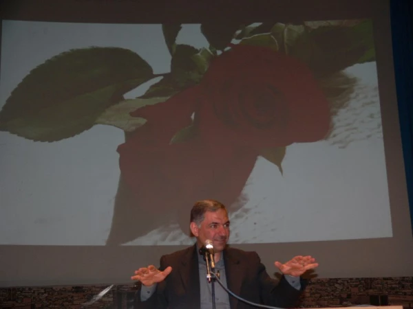 مدیرکل دفتر تالیف کتب درسی در جمع دانشجویان پردیس :

معلم باید خود یادگیرندگی را یاد بگیرد ، بعد از آن است که زایندگی شروع می شود. 10