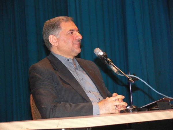 مدیرکل دفتر تالیف کتب درسی در جمع دانشجویان پردیس :

معلم باید خود یادگیرندگی را یاد بگیرد ، بعد از آن است که زایندگی شروع می شود. 16