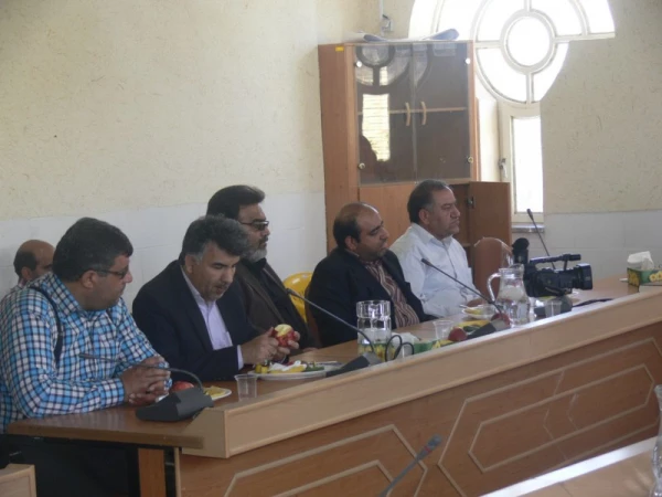 اولین نشست توجیهی مشترک بین دو پردیس دانشگاه فرهنگیان یزد :

با حضور کلیه کارکنان ، اعضای هیات علمی و مدرسین پردیس های استان 17