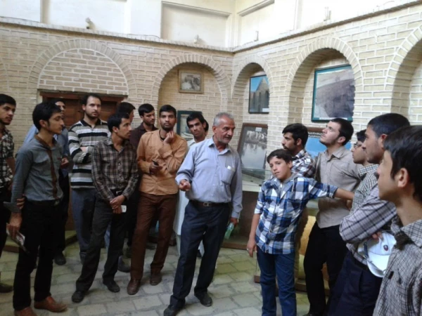 به مناسبت هفته خوابگاه های دانشجویی :

برگزاری تور یک روزه یزدگردی 
 7