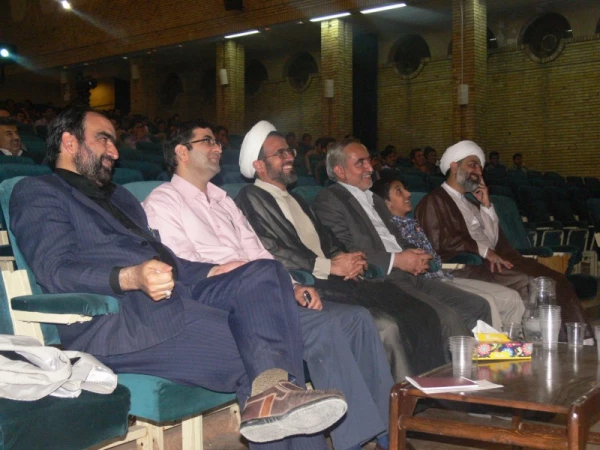 در آستانه میلاد حضرت علی اکبر (ع) و روز جوان  : 

برگزاری جشن معلم جوان در پردیس 3