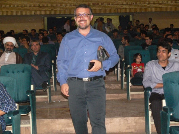 در آستانه میلاد حضرت علی اکبر (ع) و روز جوان  : 

برگزاری جشن معلم جوان در پردیس 2