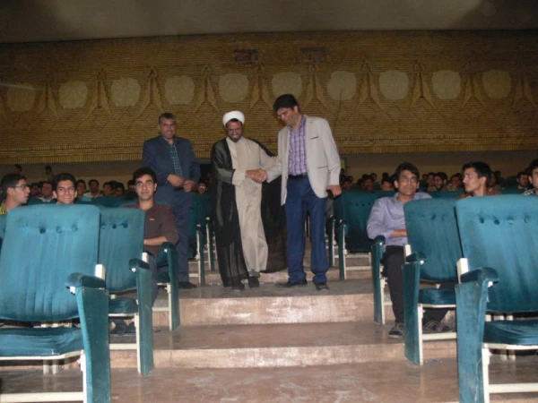 در آستانه میلاد حضرت علی اکبر (ع) و روز جوان  : 

برگزاری جشن معلم جوان در پردیس 3