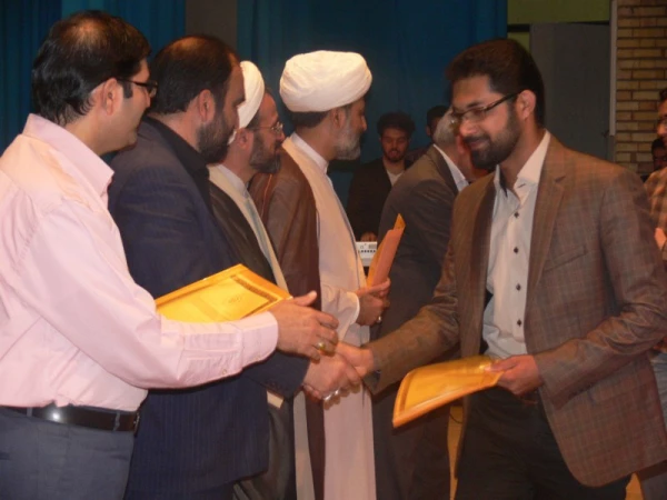 در آستانه میلاد حضرت علی اکبر (ع) و روز جوان  : 

برگزاری جشن معلم جوان در پردیس 3