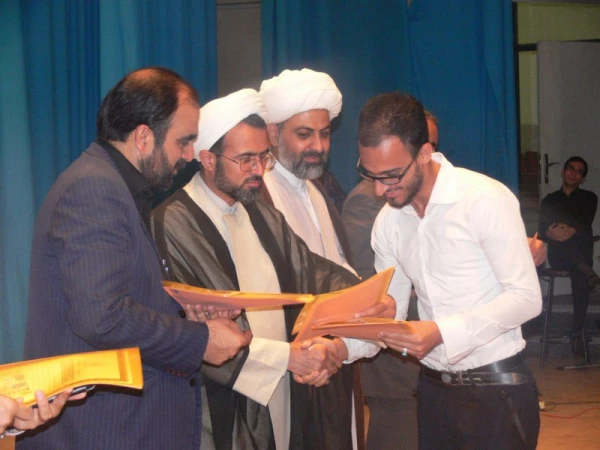 در آستانه میلاد حضرت علی اکبر (ع) و روز جوان  : 

برگزاری جشن معلم جوان در پردیس 4