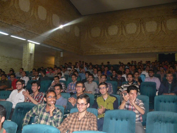 در آستانه میلاد حضرت علی اکبر (ع) و روز جوان  : 

برگزاری جشن معلم جوان در پردیس 8