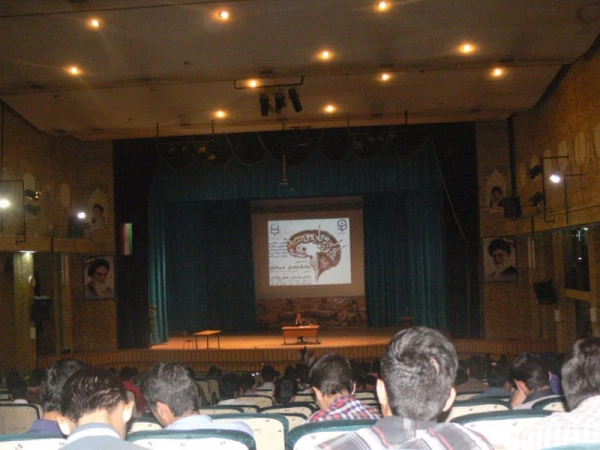 دکتر پاکدل در کارگاه آموزشی  روان شناسی سیاسی:

دانشجو باید روان شناس باشد و از همه مبناهای سیاسی آگاه.
 6