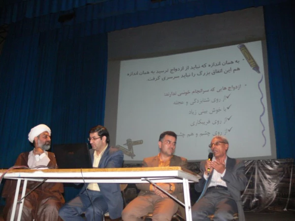 در ادامه کارگاه های آموزشی روزهای یکشنبه :
 
برگزاری کارگاه آموزشی ازدواج آسان همراه با پرسش و پاسخ 3