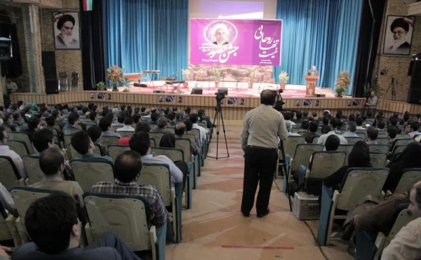 وزیر فرهنگ و ارشاد اسلامی در جشن مردمی حضور:

استان یزد در کشور ما یک استان ویژه است و خصوصیاتی در این استان وجود دارد که کمتر در دیگر استانها شاهد آن هستیم. 5