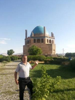 گنبد سلطانیه ( آقای احمد کریمی مربی فوتسال )


 3