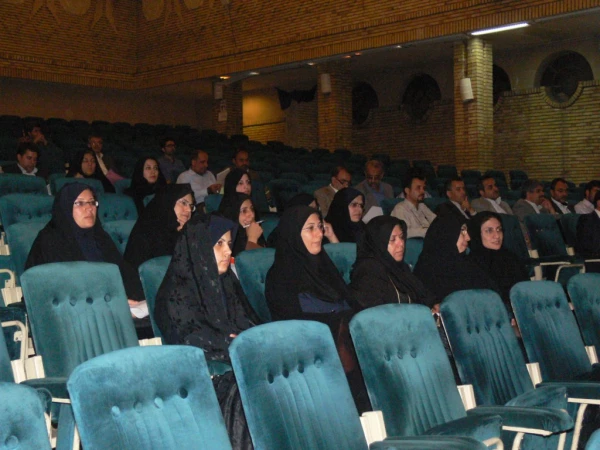 با حضور اساتید پردیس های استانی دانشگاه فرهنگیان در پردیس شهیدان پاک نژاد :

برگزاری اولین جلسه گروه های آموزشی در سال تحصیلی جدید 5