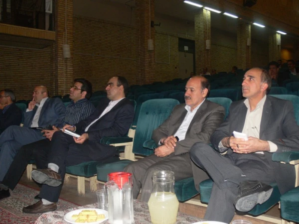 جلسه توجیهی مدیران و معاونین آموزشی مدارس مجری طرح کارورزی
 18