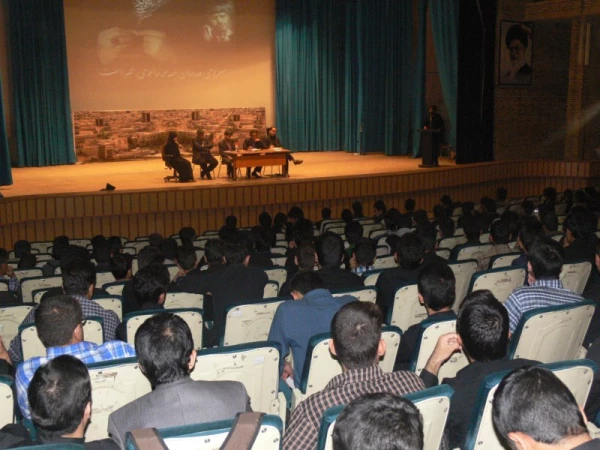 در ادامه کارگاه های آموزشی روزهای یکشنبه :

برگزاری نشست پرسش و پاسخ با حضور مسئولین حوزه آموزش پردیس 13