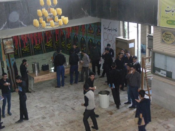 به مناسبت ایام سوگواری و عزاداری امام حسین(ع) : 

 برپایی غرفه حسینه انقلاب در پردیس در پردیس
 3