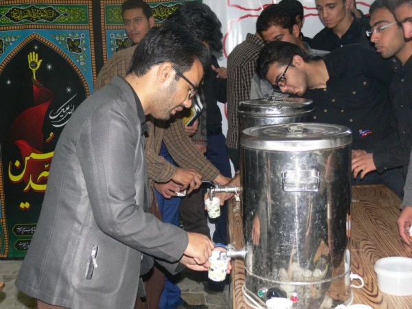 به مناسبت ایام سوگواری و عزاداری امام حسین(ع) : 

 برپایی غرفه حسینه انقلاب در پردیس در پردیس
 6