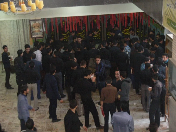 به مناسبت ایام سوگواری و عزاداری امام حسین(ع) : 

 برپایی غرفه حسینه انقلاب در پردیس در پردیس
 7