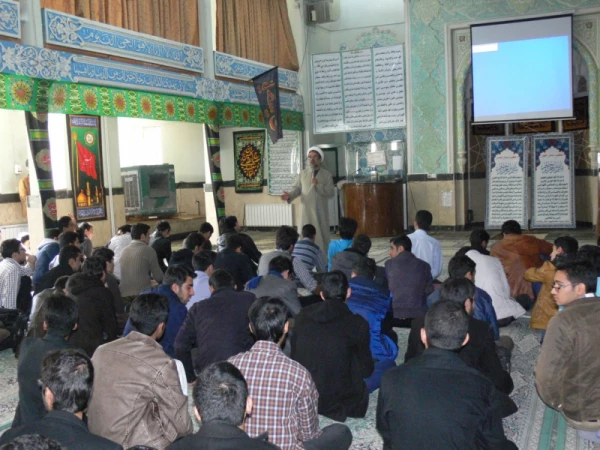 نهاد مقام معظم رهبری در داتشگاه فرهنگیان یزد برگزار نمود:

کارگاه آموزشی با موضوع « فتح ایران با سربازهخامنشی در قرن 21 ؟! 7