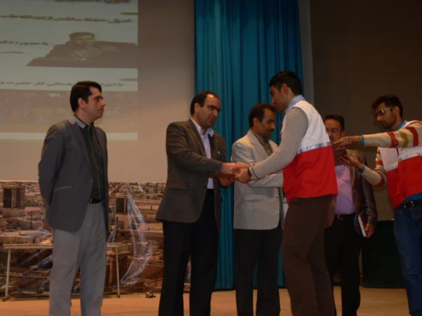 با همت و مشارکت کانون دانشجویی هلال احمر پردیس شهیدان پاک نژاد برگزار شد :

کارگاه آموزشی حفظ سلامتی از دیدگاه  طب سنتی ایرانی- اسلامی 6