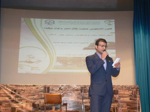 با همت و مشارکت کانون دانشجویی هلال احمر پردیس شهیدان پاک نژاد برگزار شد :

کارگاه آموزشی حفظ سلامتی از دیدگاه  طب سنتی ایرانی- اسلامی 15