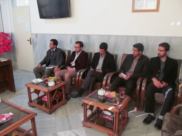 به مناسبت هفته بسیج برگزار شد:

دیدار منتخب شورای مرکزی بسیج دانشجویی با سردار میر حسینی فرمانده پادگان آیت الله خاتمی یزد
 3