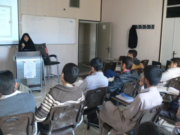 با همت و پیگیری اداره آموزش مدیریت استانی برگزار شد:

دومین کارگاه آموزشی روش تحقیق و مقاله نویسی در پردیس شهیدان پاک نژاد 
 3