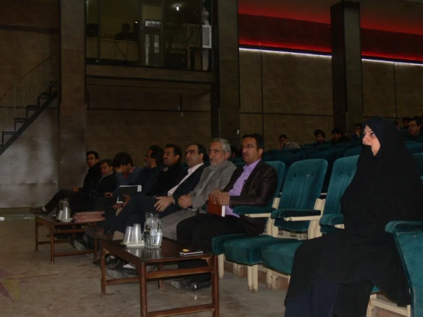 استاد فرجیان، معاون آموزشی، پژوهشی و فرهنگی پردیس  در جمع دانشجومعلمان :

زمان برگزاری آزمون جامع مرداد ماه سال95خواهد بود.
 4