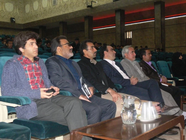 استاد فرجیان، معاون آموزشی، پژوهشی و فرهنگی پردیس  در جمع دانشجومعلمان :

زمان برگزاری آزمون جامع مرداد ماه سال95خواهد بود.
 5